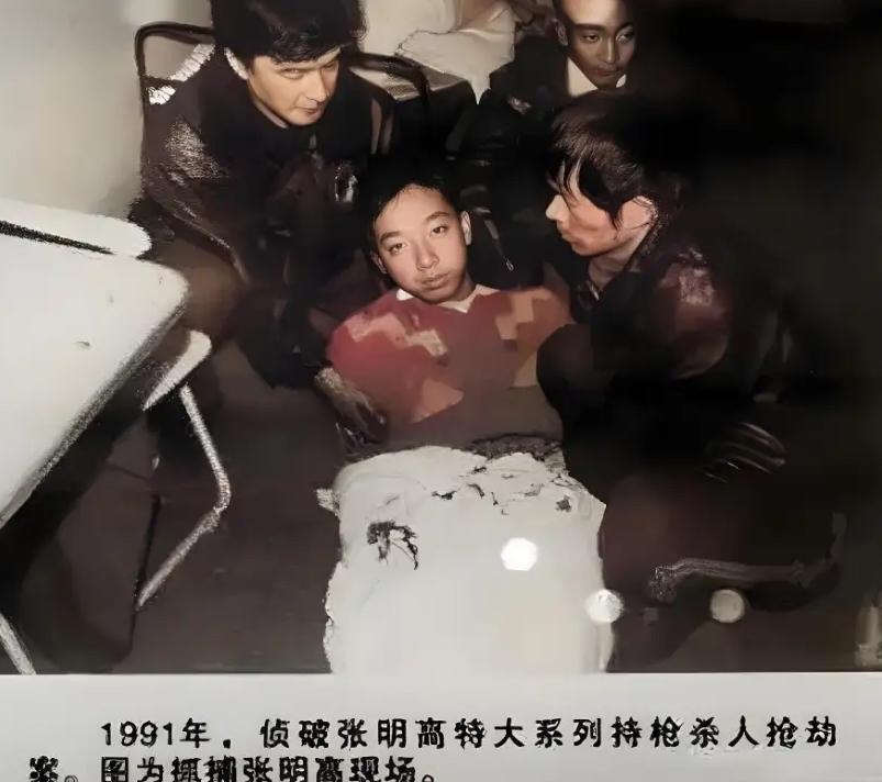 很多老武汉人至今还记得，一九九一年大年三十那个夜晚，汉口某橡胶厂值班室里出了大事