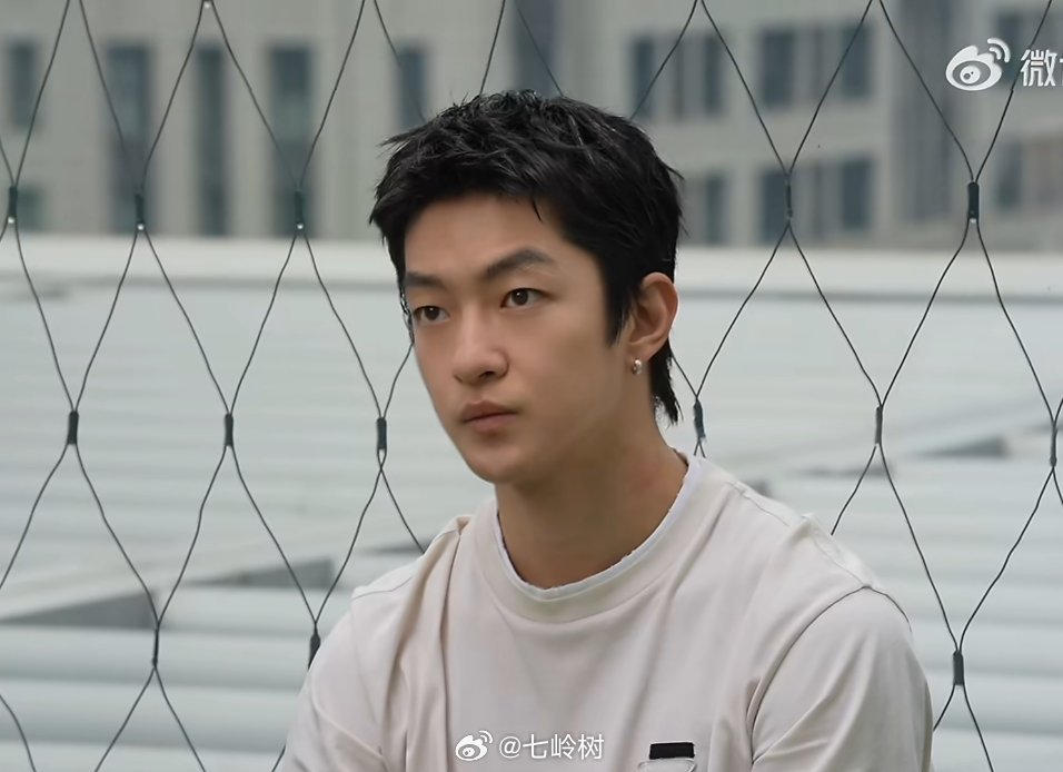好吧，我在控制情绪这件事上还没有修炼到家每次看到一传🫓就有人嘴屈狗胖再看到他穿
