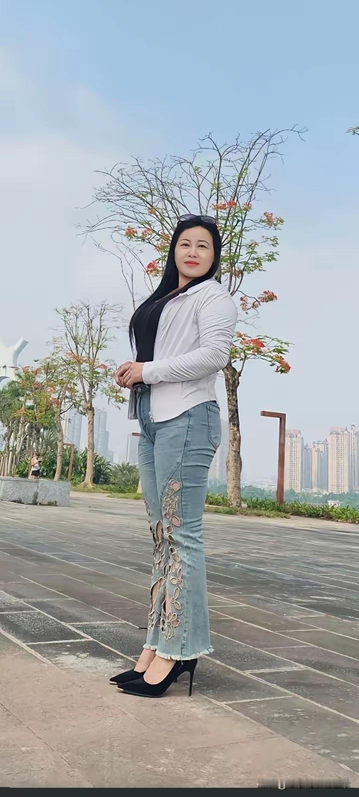 好多女人就说太烦了
太无聊了
太空虚了
天天玩一点意思都没有
我告诉你
只要你天
