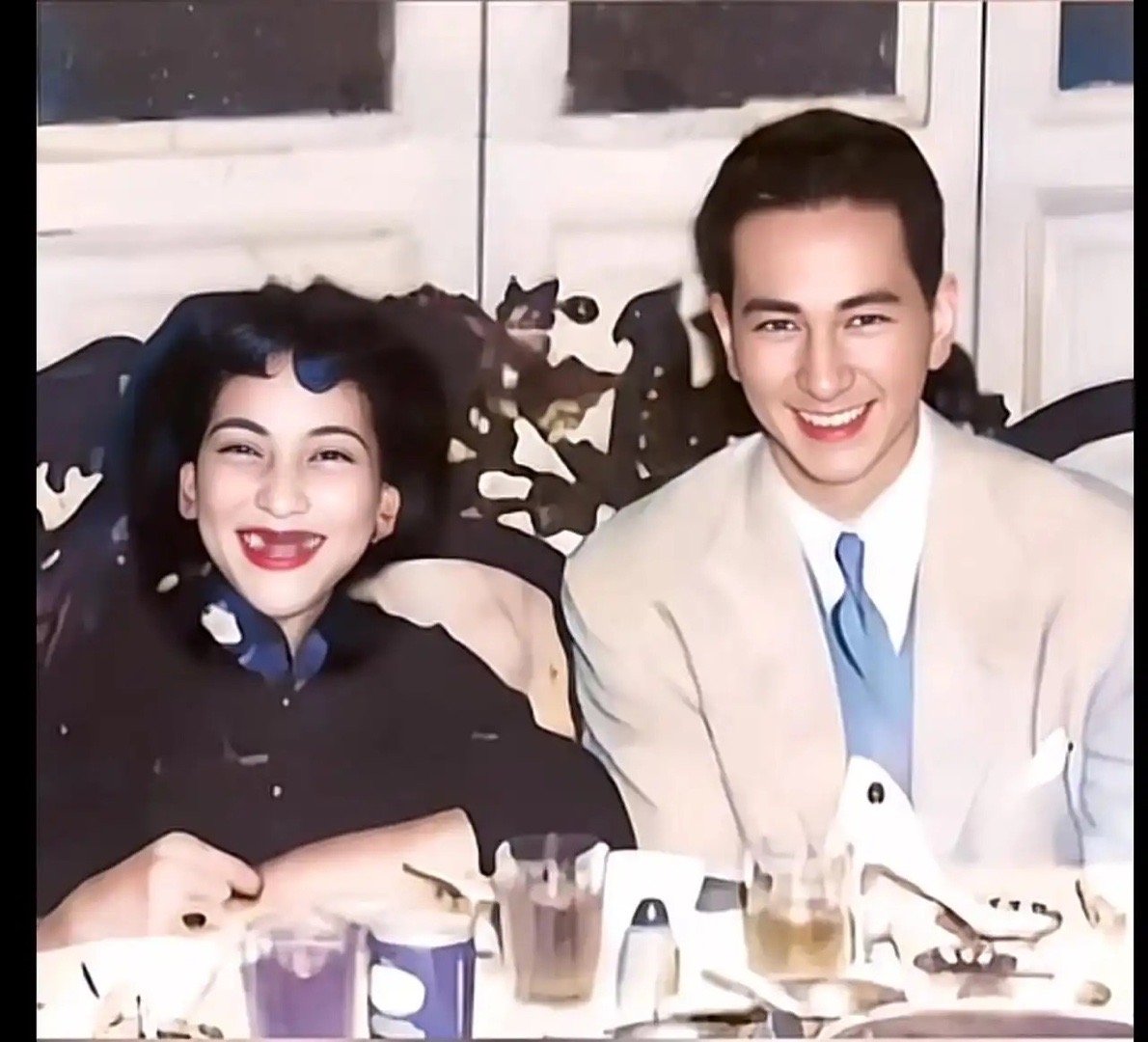 下图是赌王何鸿燊与妻子黎婉华的合影，合影被拍摄时间是1942年，这一年，正是他们
