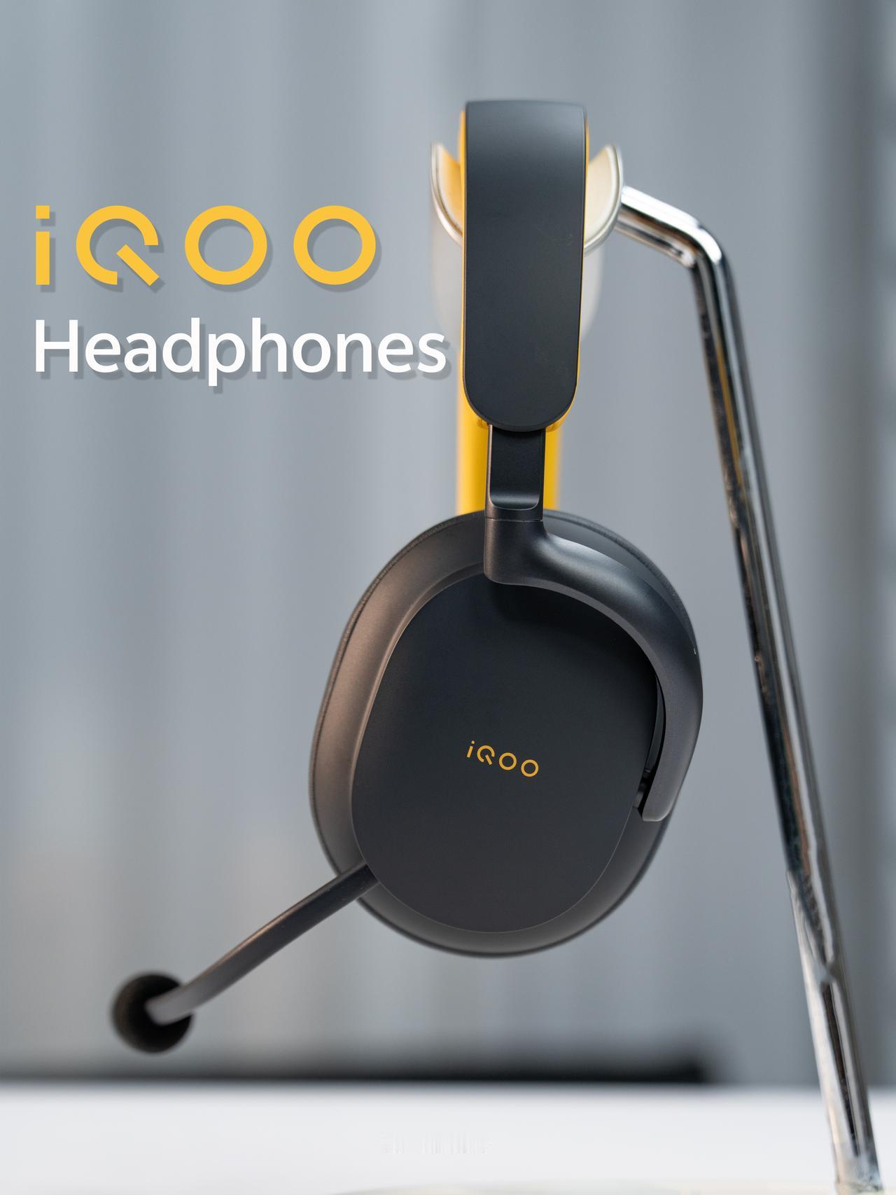 ｜iQOO 头戴电竞耳机

「疾速黑」，耳罩是哑光磨砂类肤材质，手指划过去很细腻