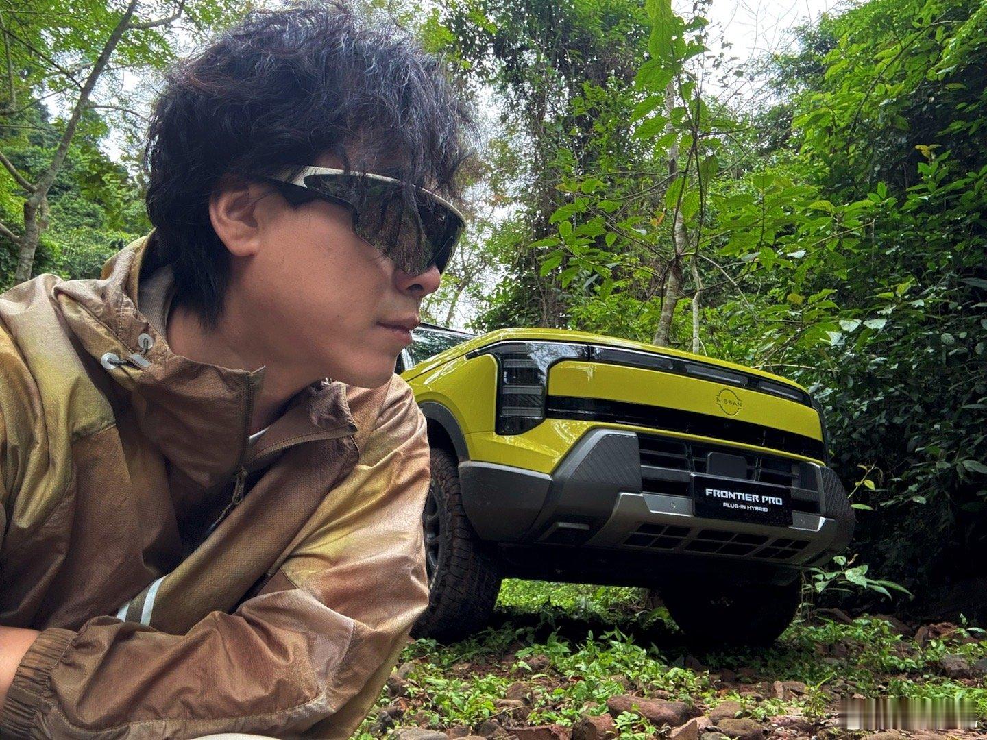 西双版纳打工人在雨林里喝一杯现做的冰美式也是极好的～有点想弄一台皮卡玩玩了！ 