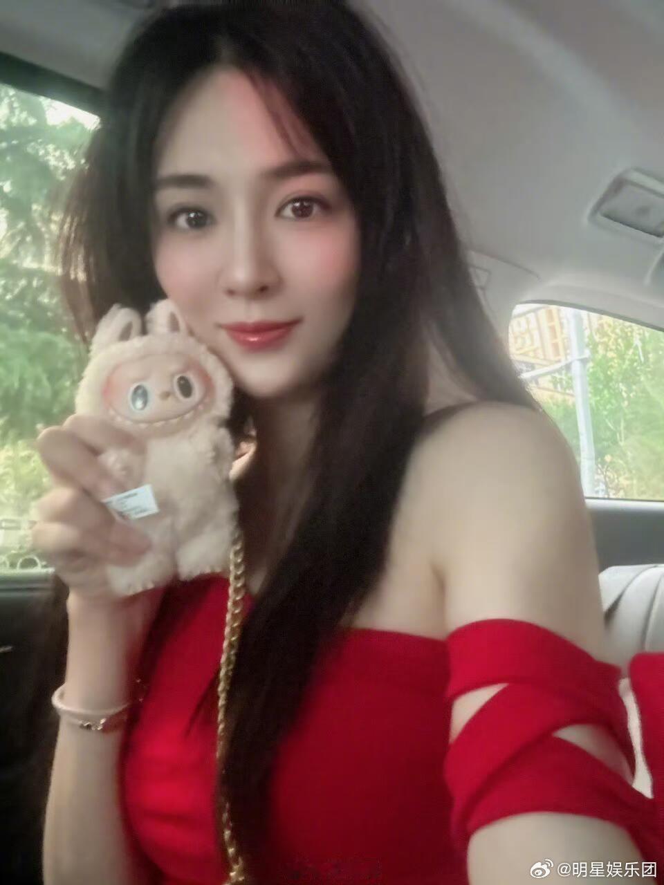俞灏明 王晓晨王晓晨被传和俞灏明婚讯后首露面姐姐的状态看起来很好啊 ​​​