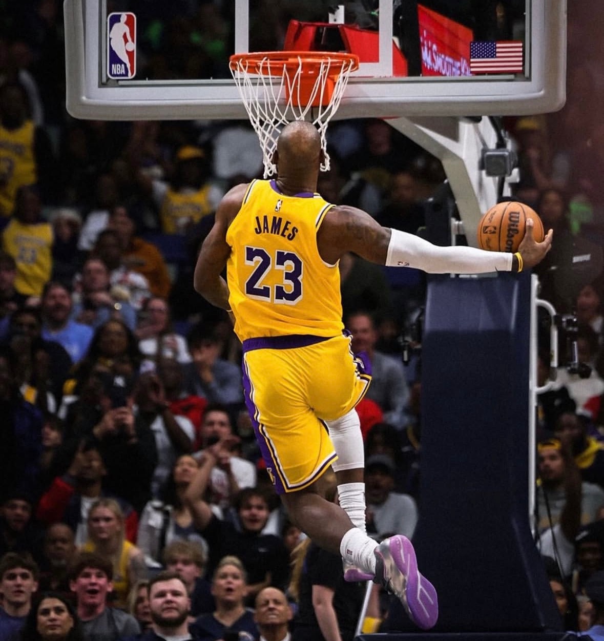 詹姆斯今天的这个大风车，帅爆了！时光时光慢些吧…！nba