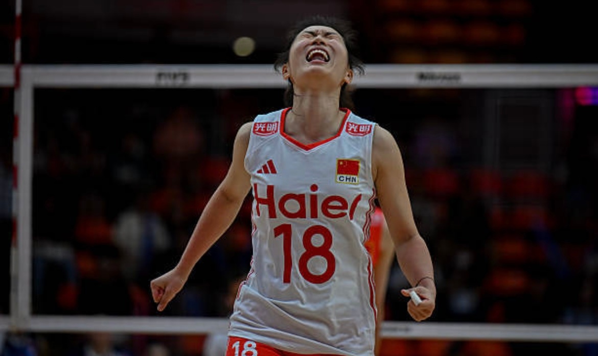 【2026世界女排联赛南京站巅峰对决｜中国女排主场复仇波兰！第三局25-23惊险