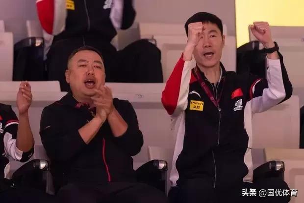 在2024年的WTT商业巡回赛中，国乒选手的收入排名前三甲分别是：
第一名王楚钦