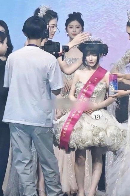 谁能告诉我现在审美变成这样了吗？ 