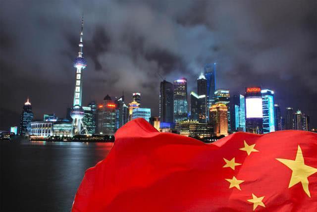 今天的中国这么强大，其实是很反常的，按理说，中国应该比现在更穷、更落后、更弱才对