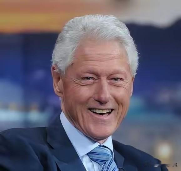 谁能想到？美国前总统克林顿最近公开爆料了一个震惊世界的历史细节：2000年他还在