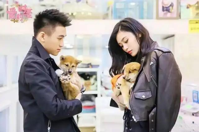 奚梦瑶何猷君6月1日法国补办婚礼！当年被骂"奉子成婚蹭豪门"，7年后带一儿一女去