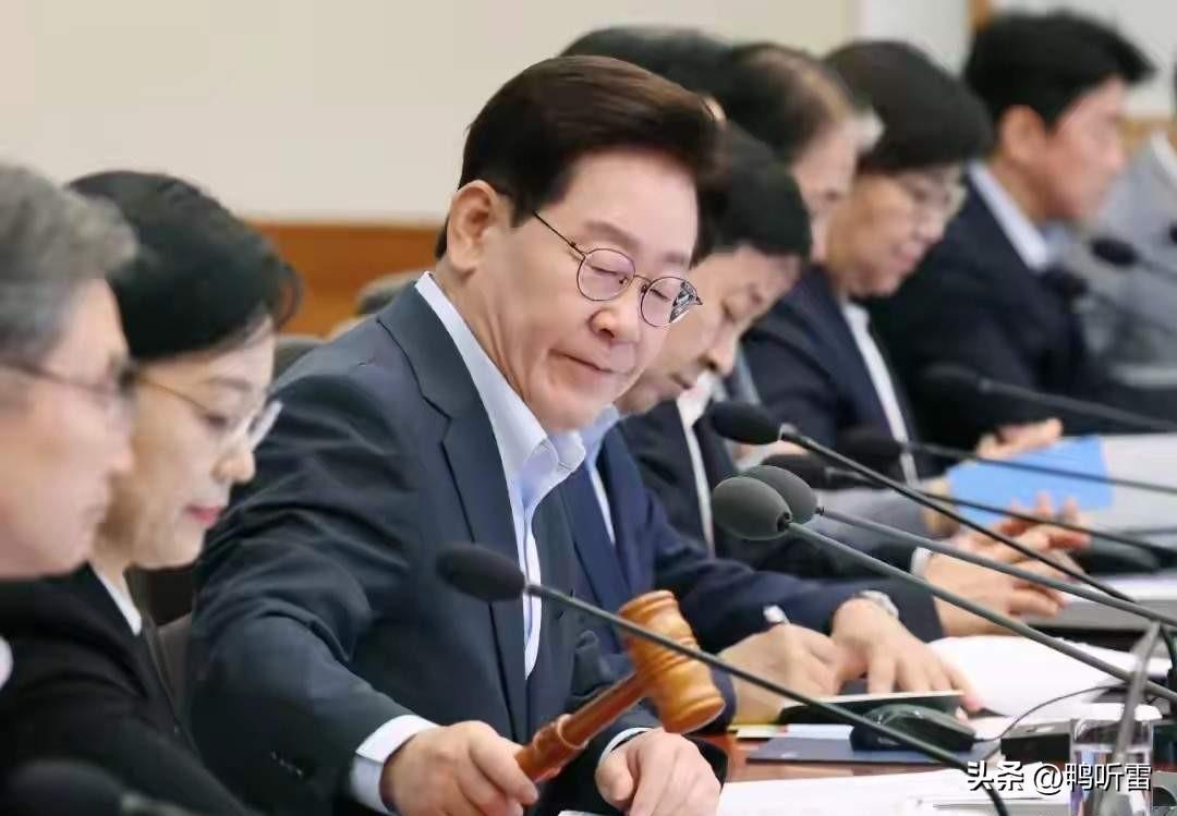 李在明面对张东赫的施压，直接表态，不使用总统否决权。他说侦查权与起诉权分离，是矫