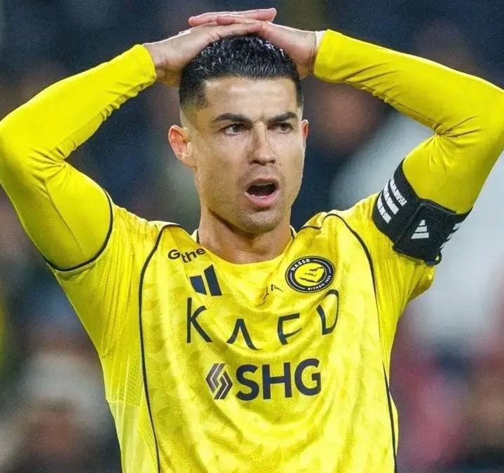 C罗继续缺席利雅得胜利比赛利雅得胜利2比0吉达联合麻烦了，第二场了唉：葡萄牙球星