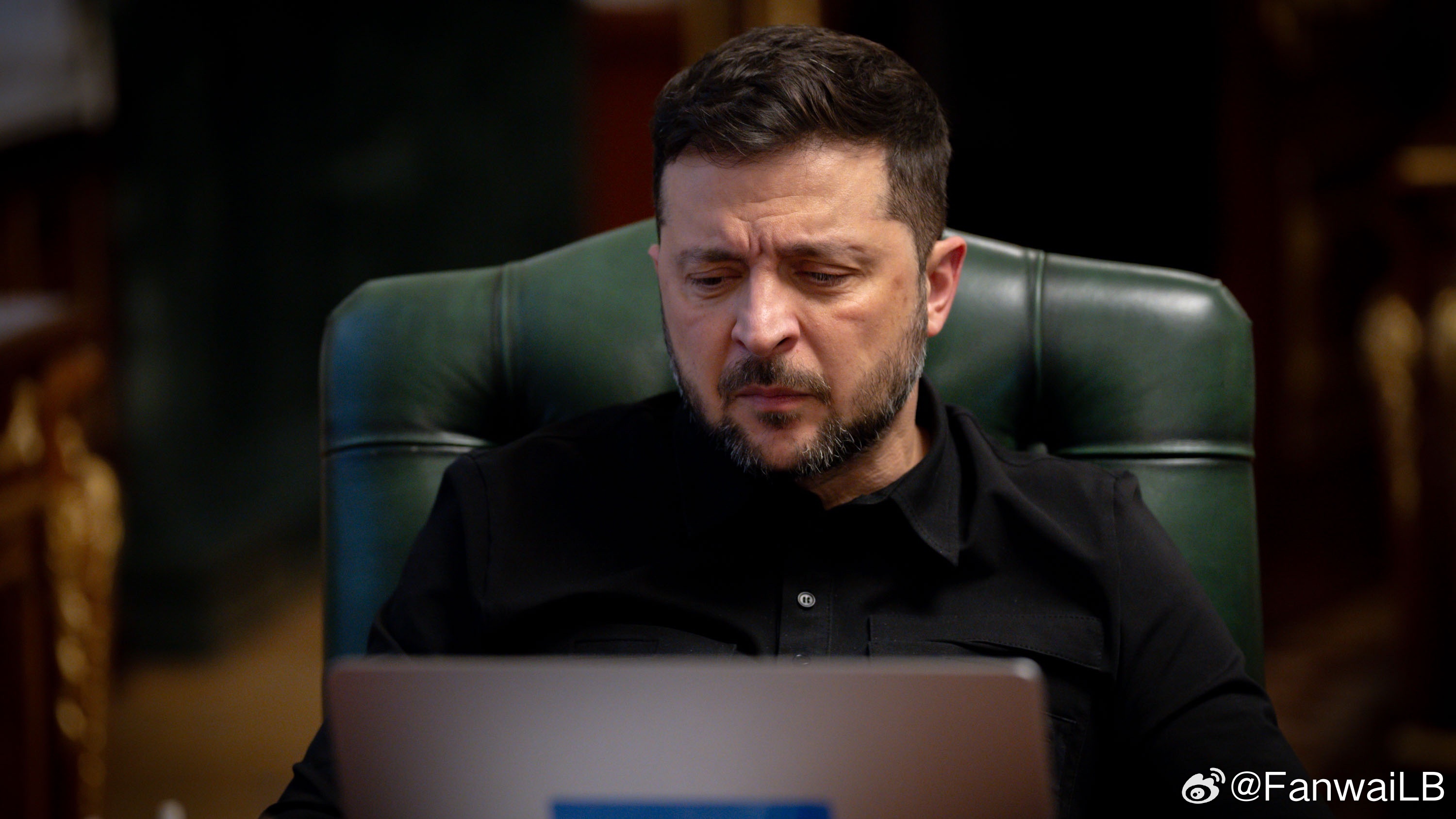 武契奇宣布将继续把炮弹变相卖给乌军，司机对此表示感谢。泽连斯基：我与塞尔维亚总统