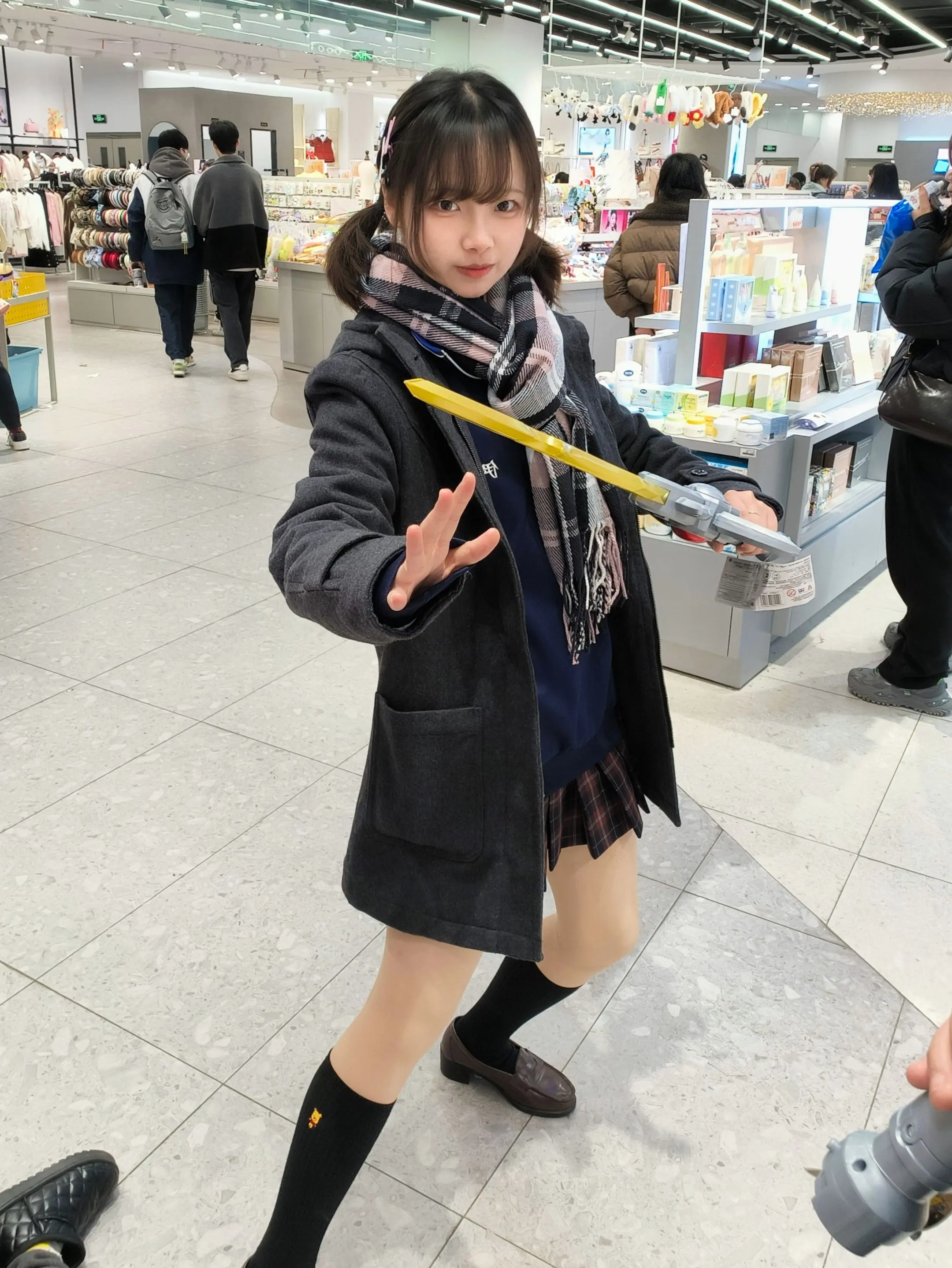 女生也能陈伯，很惊讶吧？因为每天早起中指就忍不住翘起，一根坚挺的屌指轻...