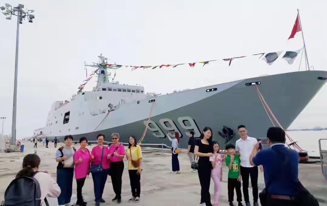 中国看世界，世界看中国，风景这边独好，大中国扬帆起航！