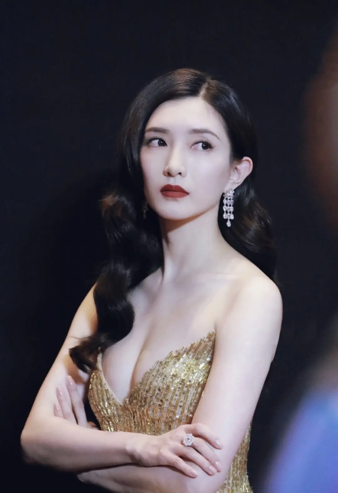 江疏影。