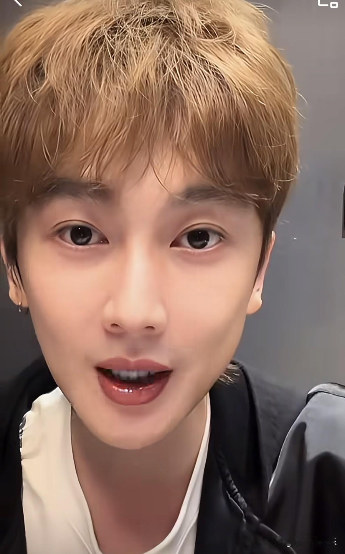 古力娜扎前经纪人李登科说：“蔡徐坤绝对是蔡依林接班人”。

这个观点大家同意吗？