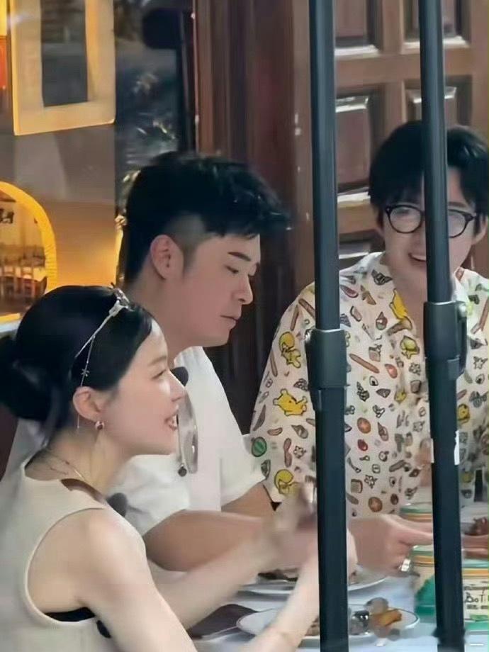 不要质疑任何一张能进娱乐圈的脸 