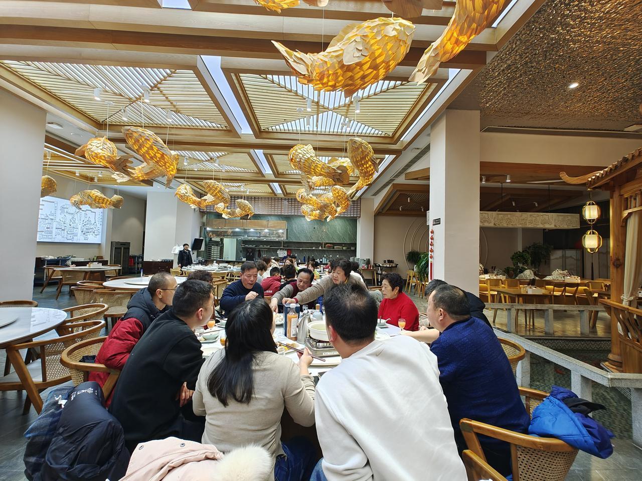 七十不留宿，八十不留饭，九十不留座。六十呢？六十不劝酒！这些是一堆堆教训，升华的