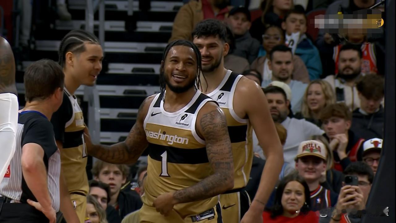 奇才新星惠特摩尔真是虽败犹荣！虽然今天奇才在客场以120：121惜败于公牛，但是