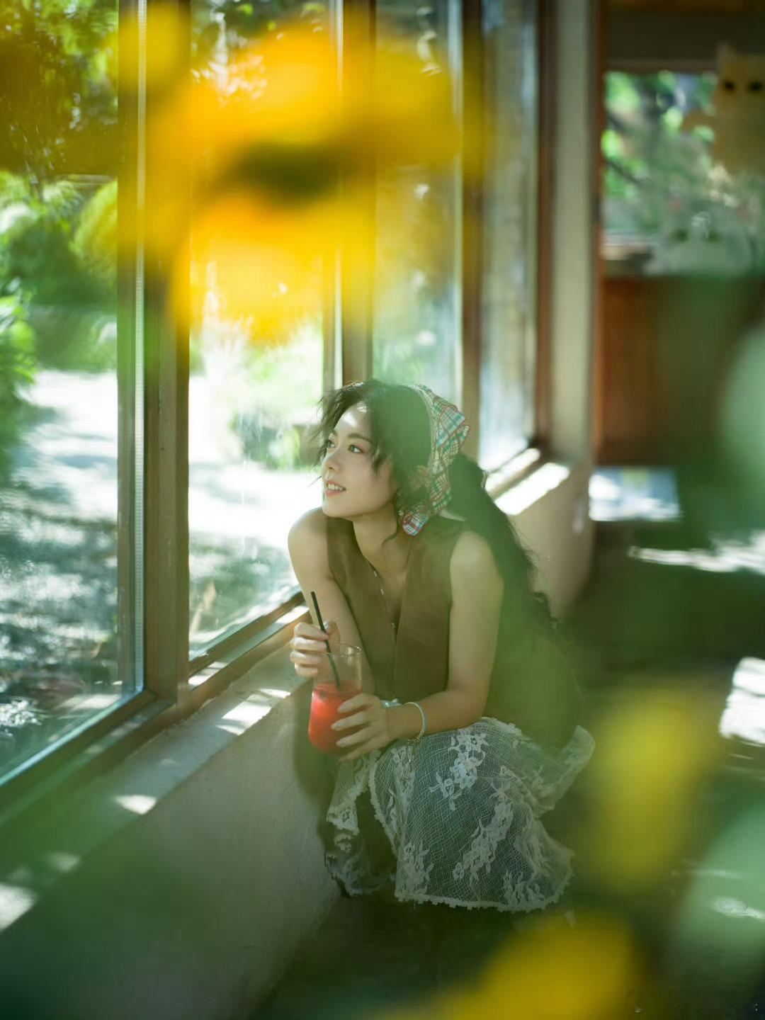 赵今麦头巾造型赵今麦樱桃头巾造型赵今麦樱桃头巾造型，美美哒，[送花花][送花花]