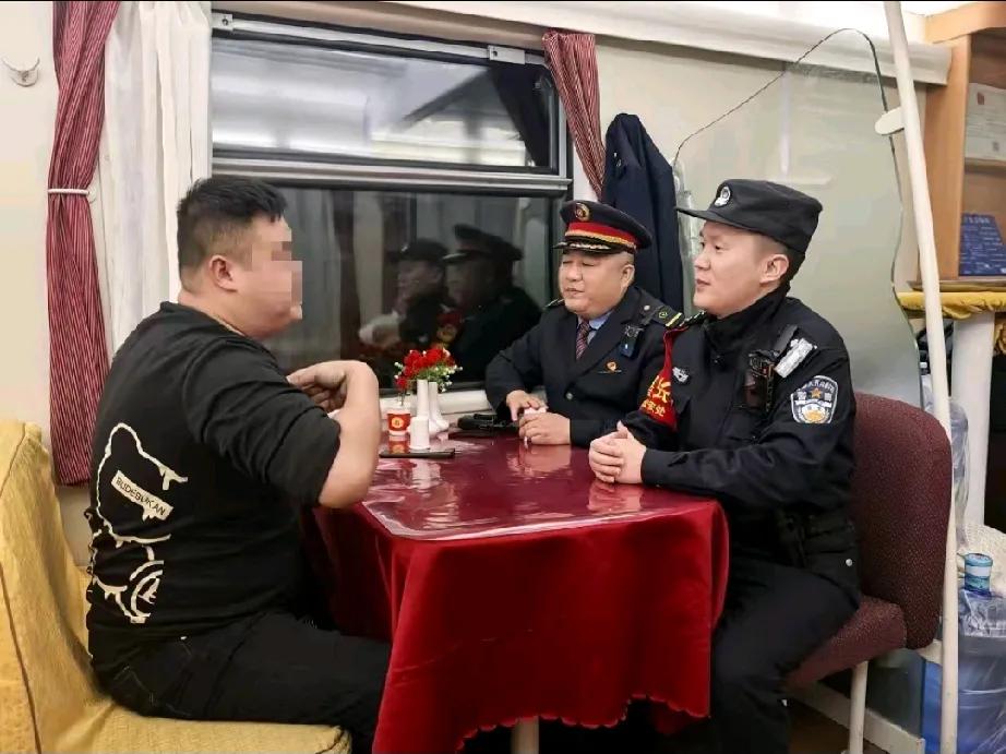 “我是逃犯”：醉汉背后的荒诞与警示

在列车这个流动的小世界里，总是能发生一些充