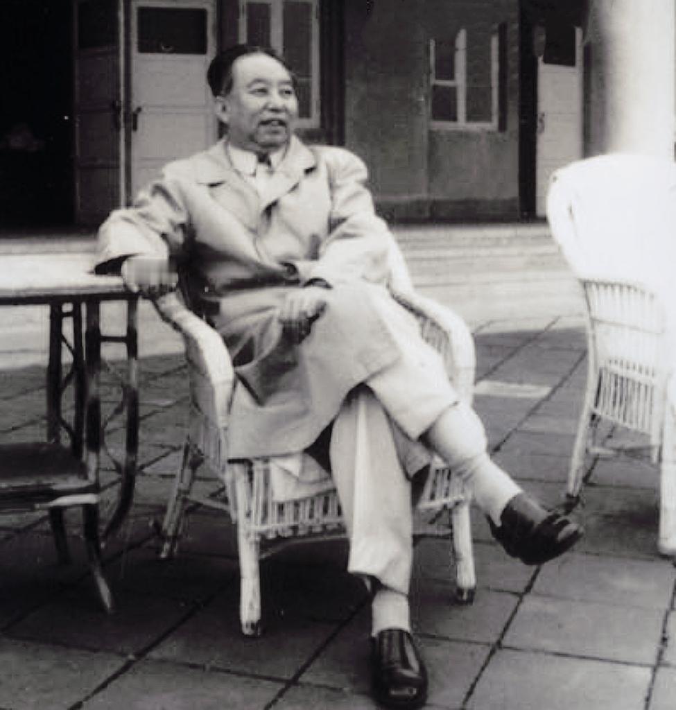 华国锋的8大贡献，不该被遗忘：

第一：粉碎四人帮
1976年那“四人”权力极大