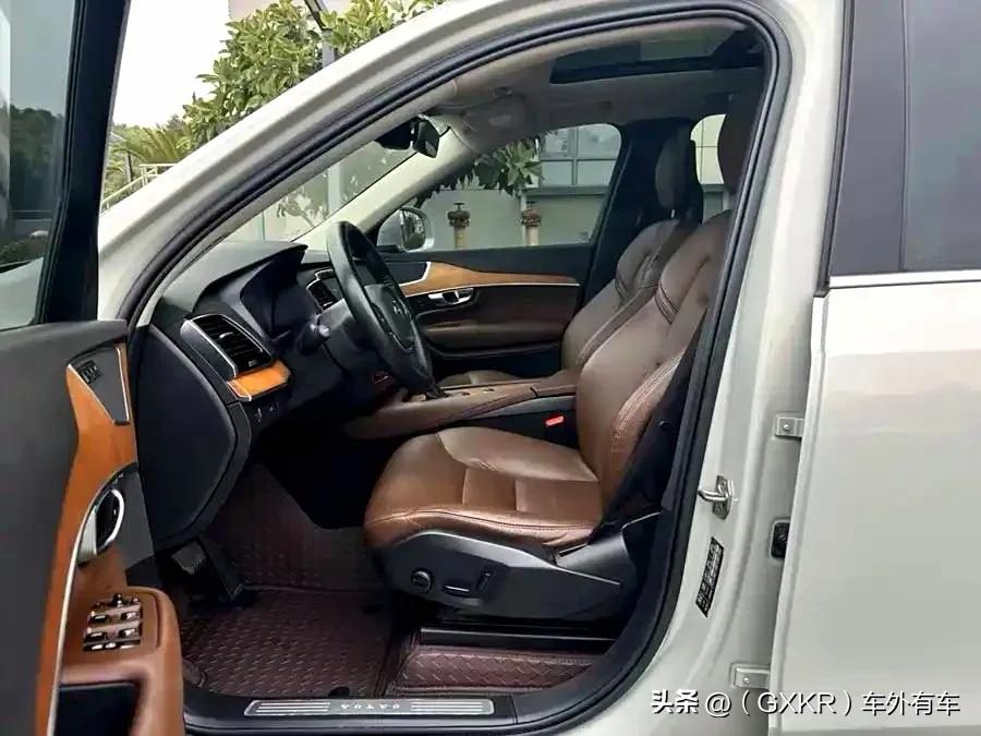 你们说洗车会不会洗出惊喜来，
我可能会。比如今天这个天气就挺适合洗车，而且还挺舒