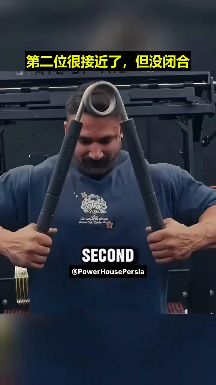 PowerHousePersia。
这证明了肌肉不等于力量，因为当这位伊朗小哥让
