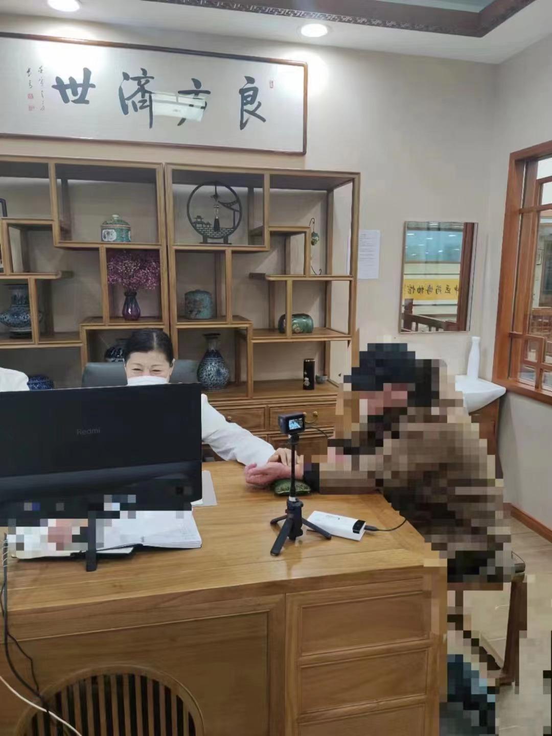 沈阳刘先生，心慌胸闷，心烦易怒，入睡困难，腹胀腹泻十多年，还有肠息肉等很多身体问