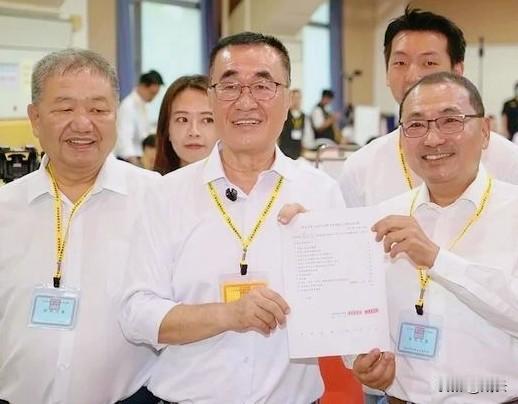 声势拉满！9月4日，国民党新北市长参选人李四川前往新北市选委会完成参选登记。当天