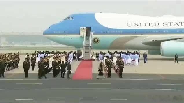 凤凰新闻特朗普访华回国，中国送机团队以快速模式撤场，把外网老外惊呆了，这就叫中国