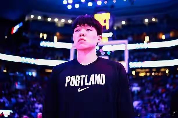 开拓者召回两将驰援主场战国王 杨瀚森G联赛两战贡献两双 北京时间12月18日，波