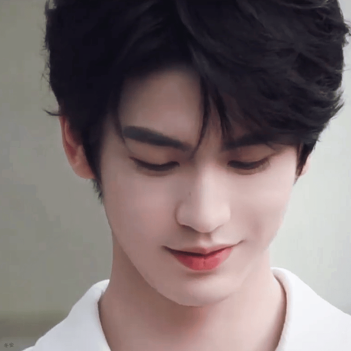 #张凌赫hi6松弛感拉满# 姐妹们，我真的很喜欢张凌赫身上的这种松弛感，虽然没有