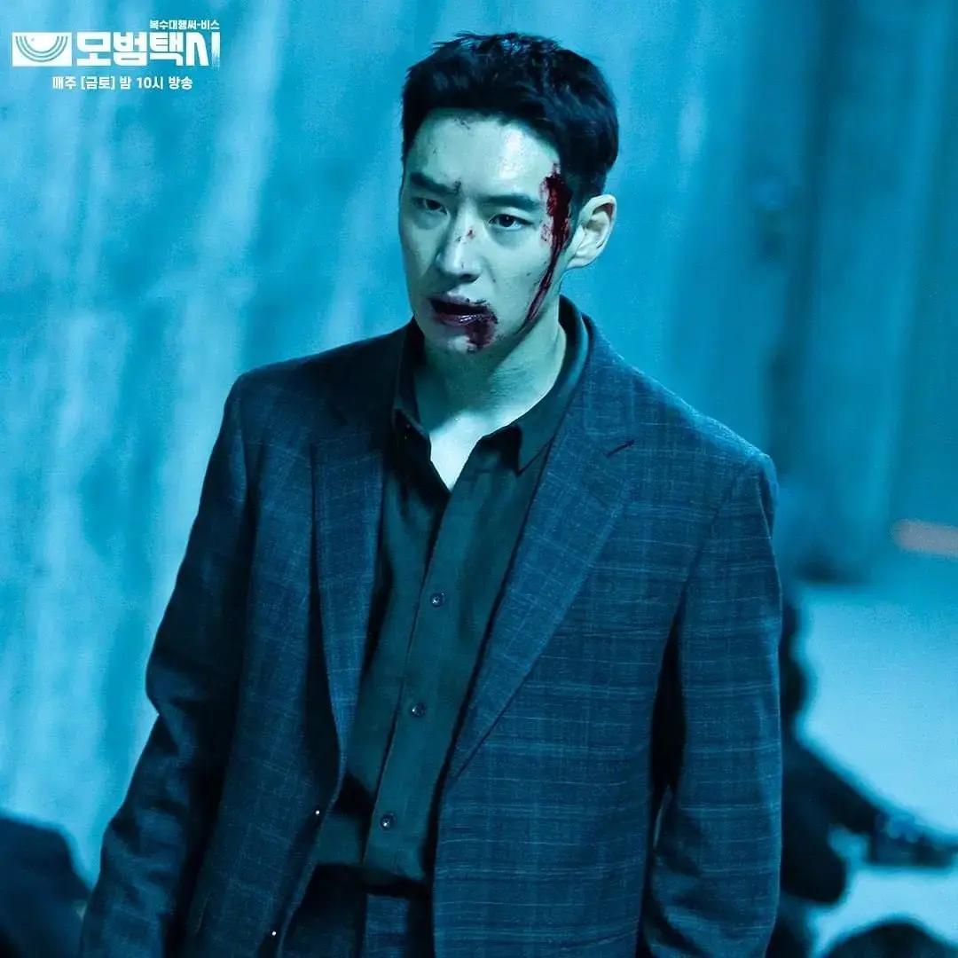 剧荒进！近3年最高分悬疑韩剧！。《模范出租车3》只排第2，冠军零负评！ 紧张刺激