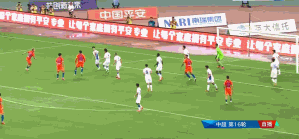 泰山队上半场3-0领先，申花被打懵了，贾德松、陈蒲、费莱尼各进一球，比赛已经是失