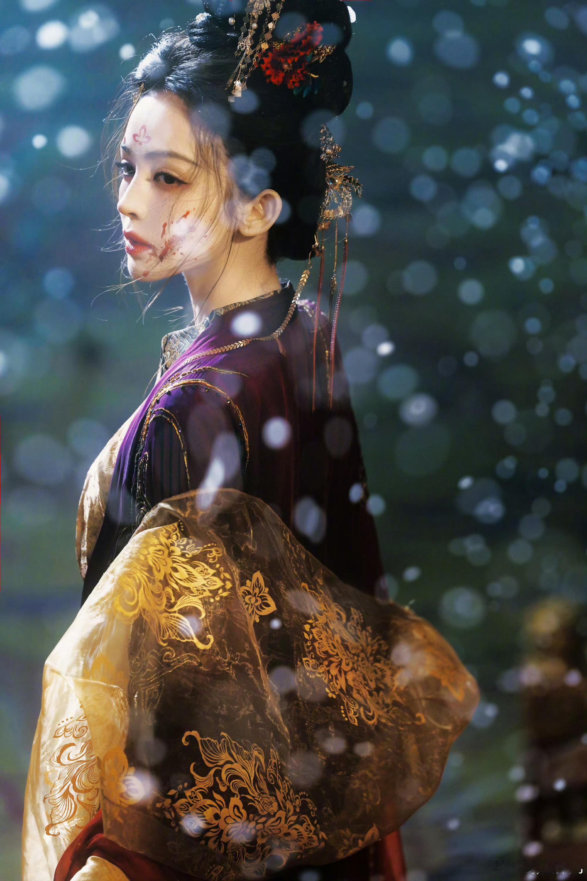 娜扎恶女感组照就这个恶女味儿，爽娜扎女帝执剑造型娜扎玉茗茶骨收官组照