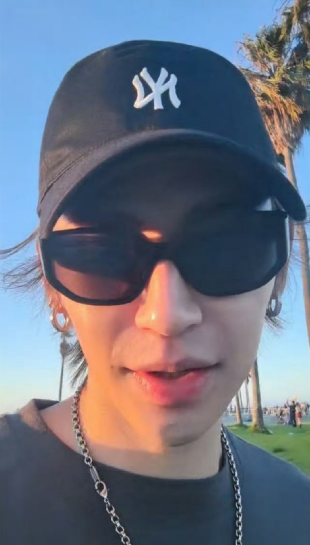 小鬼直播分享洛杉矶的日落 宝宝那边天气好好！！好好放松宝宝！期待新作品 ​​​