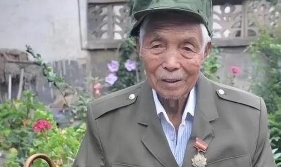 1979年，战士黄干宗被两名越南女兵活捉，他本已经做好了慷慨赴死的准备，没想到两