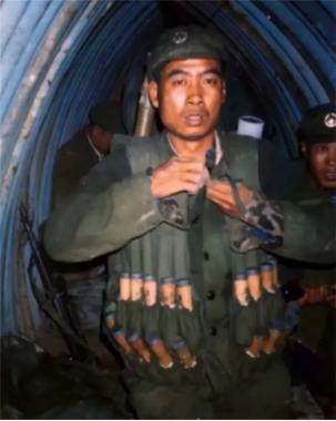 1986年10月14日，魏文勇面对镜头留下了牺牲前的最后一张宝贵得照片。镜头中的