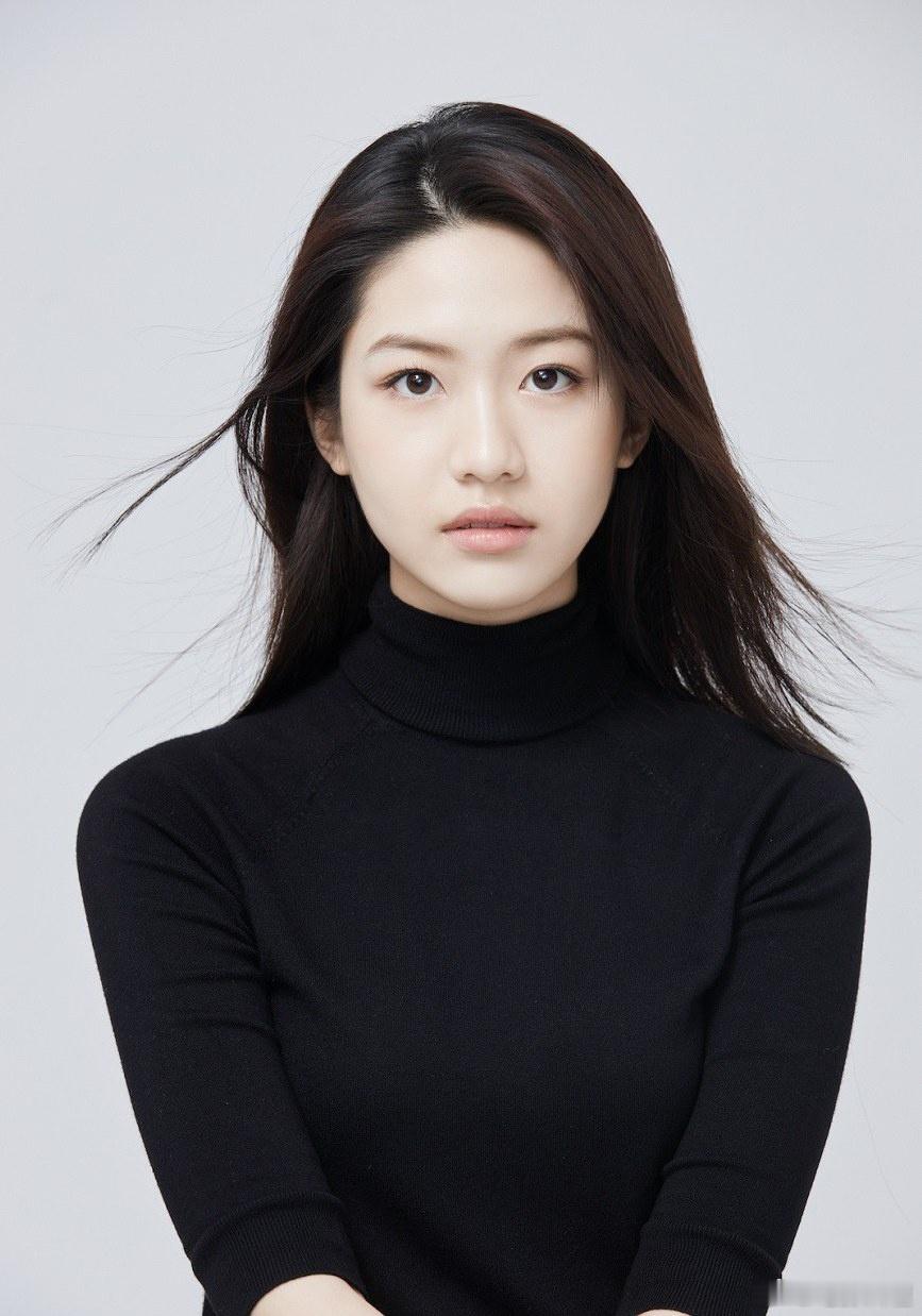网传向涵之出演电影《亚洲飞鹰4》，合作成龙大哥？IP在哈萨克斯坦，如果是真的，这