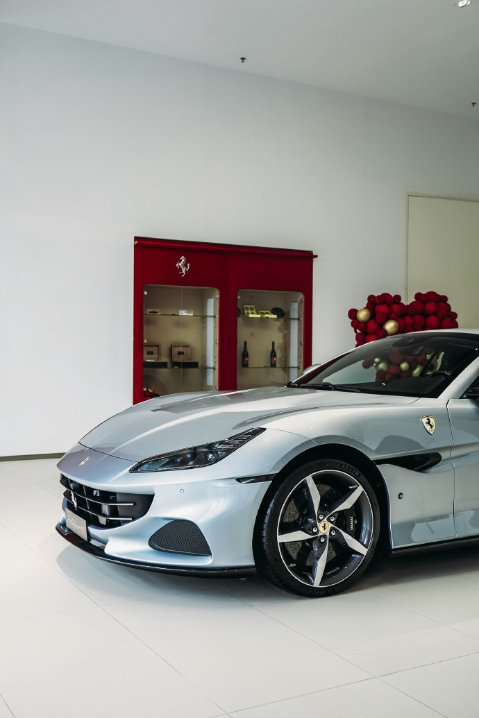小改款的Ferrari Portofino M 增加20匹马力，全新的包围设计，