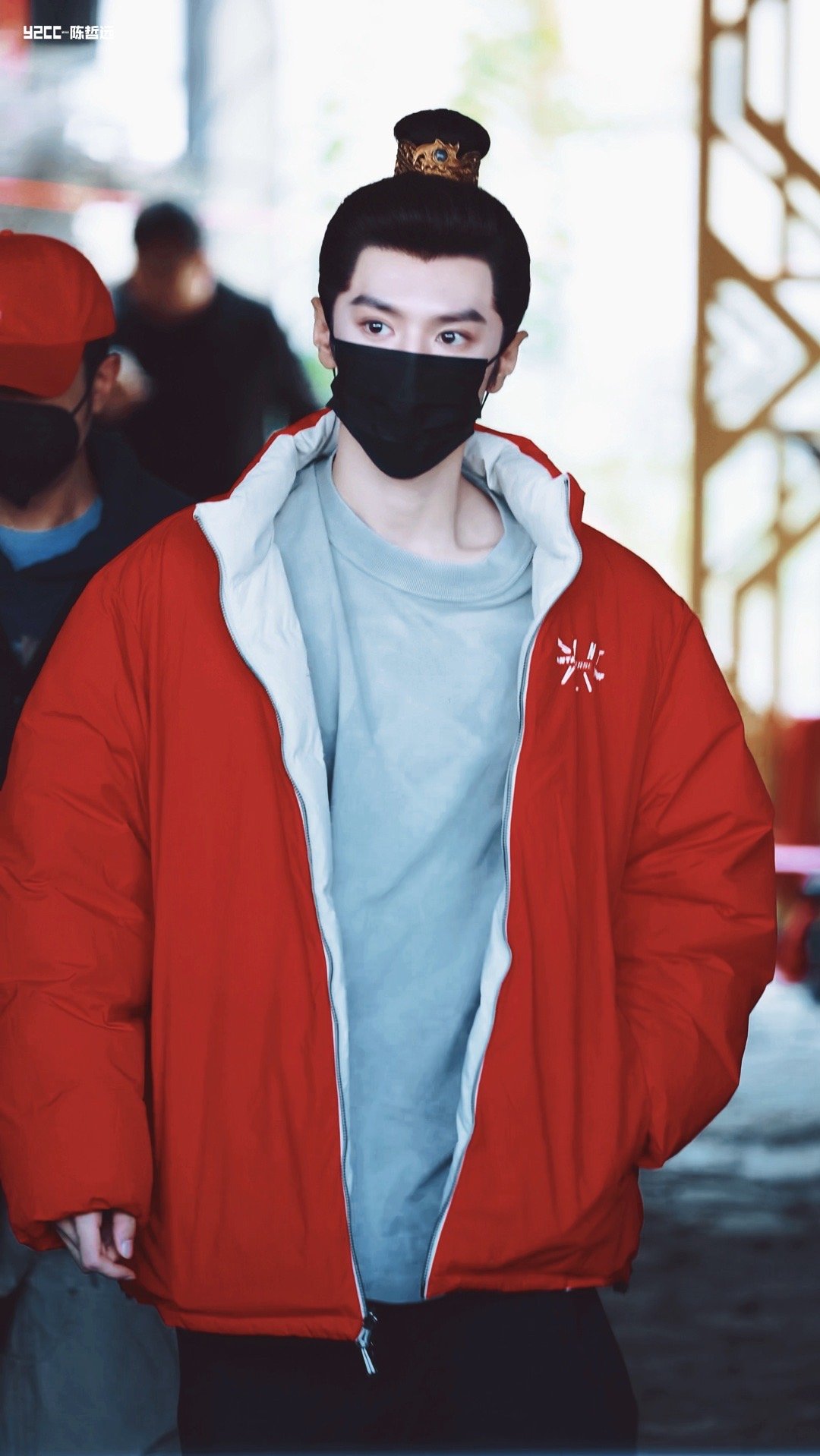 陈哲远的圣诞路透太戳人，姜饼人冷帽一戴软乎乎的，11月就提前感受圣诞温暖，裹着冷