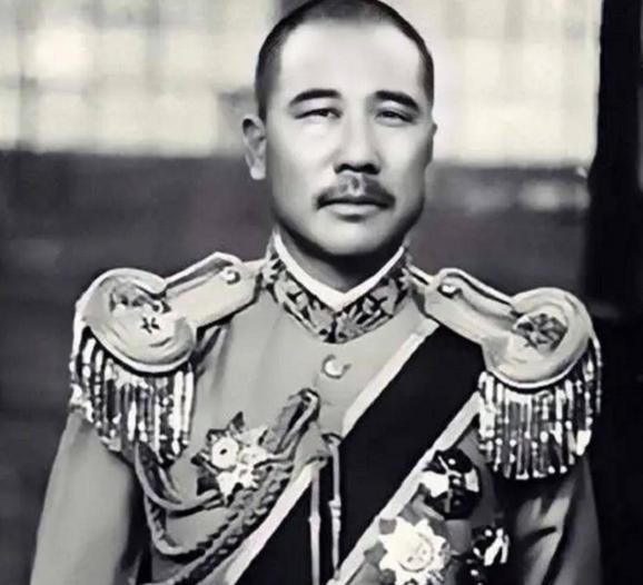 1938年，因为韩复榘打仗不战而退，蒋介石专门召集将领开会，会上两人发生争执，会