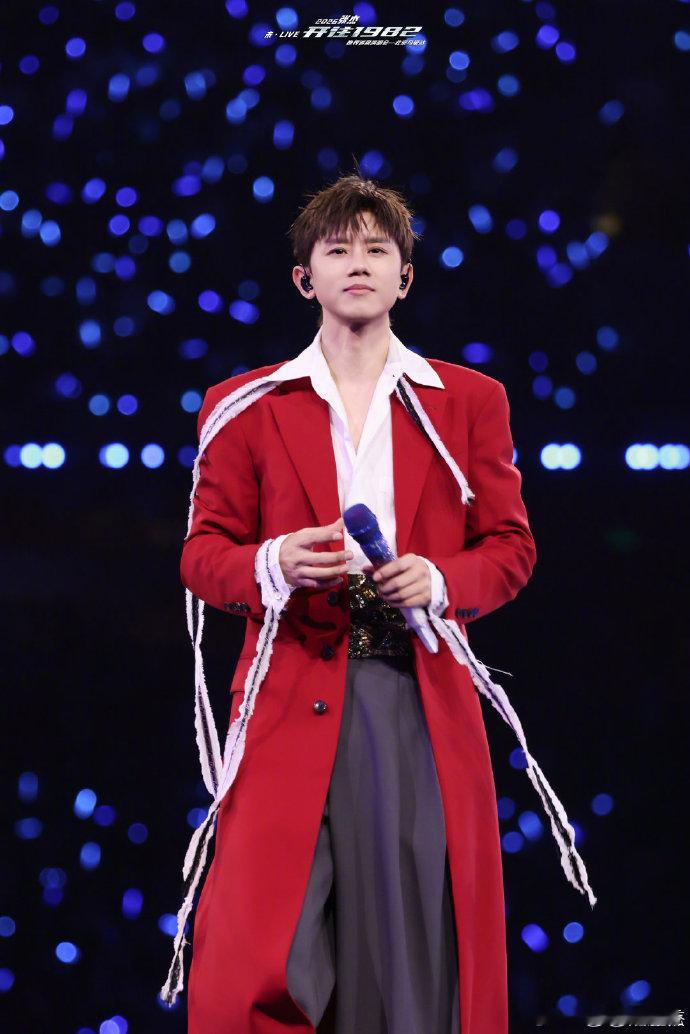 张杰更多惊喜就在今晚的鸟巢张杰鸟巢16场连开迎来关键第九场，亲口透露今晚有重磅惊