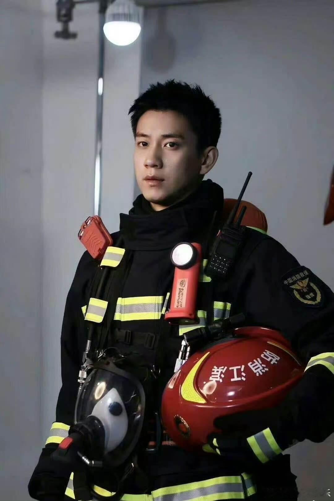 王子奇又在内娱集邮制服了王子奇制服赛道完全夯王子奇制服是外壳，演技是内核。王子奇
