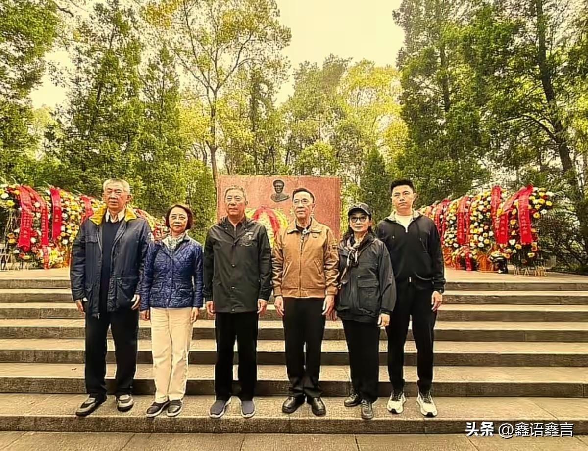 红军革命精神一代传一代[比心][赞][玫瑰]