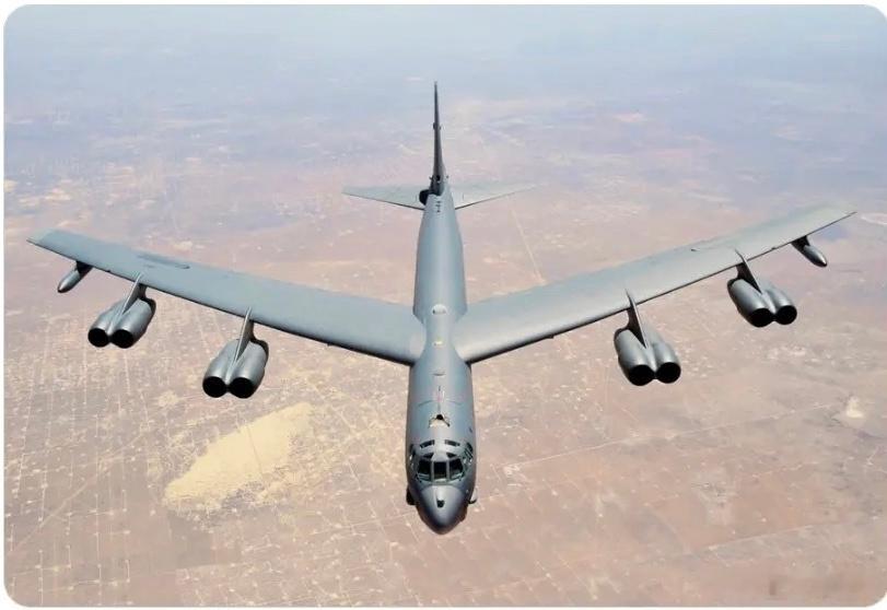 美国一架B52轰炸机坠毁摔一架少一架！B-52坠毁暴露的不是飞行安全，是美战略空