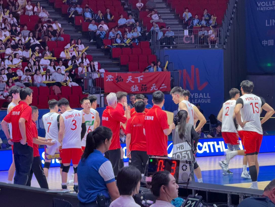 决胜局0-3落后中国男排vs斯洛文尼亚男排2026世界男排联赛