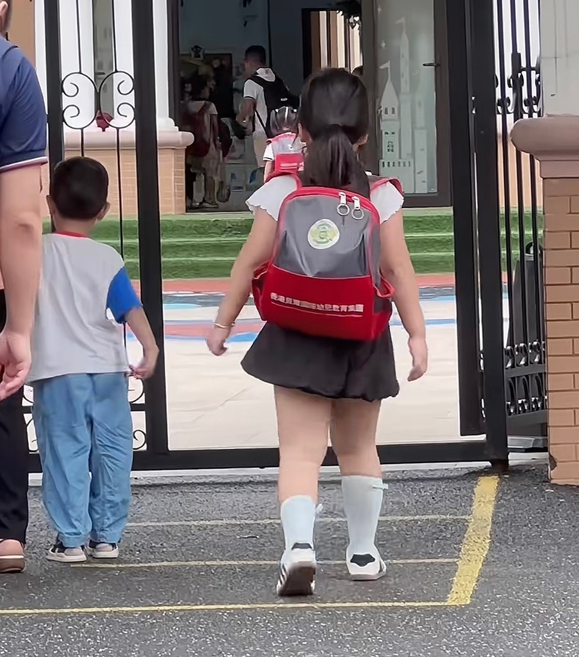 幼儿园第一天vs幼儿园最后一天 这几年的鲜香麻辣只有自己知道哈哈哈哈 